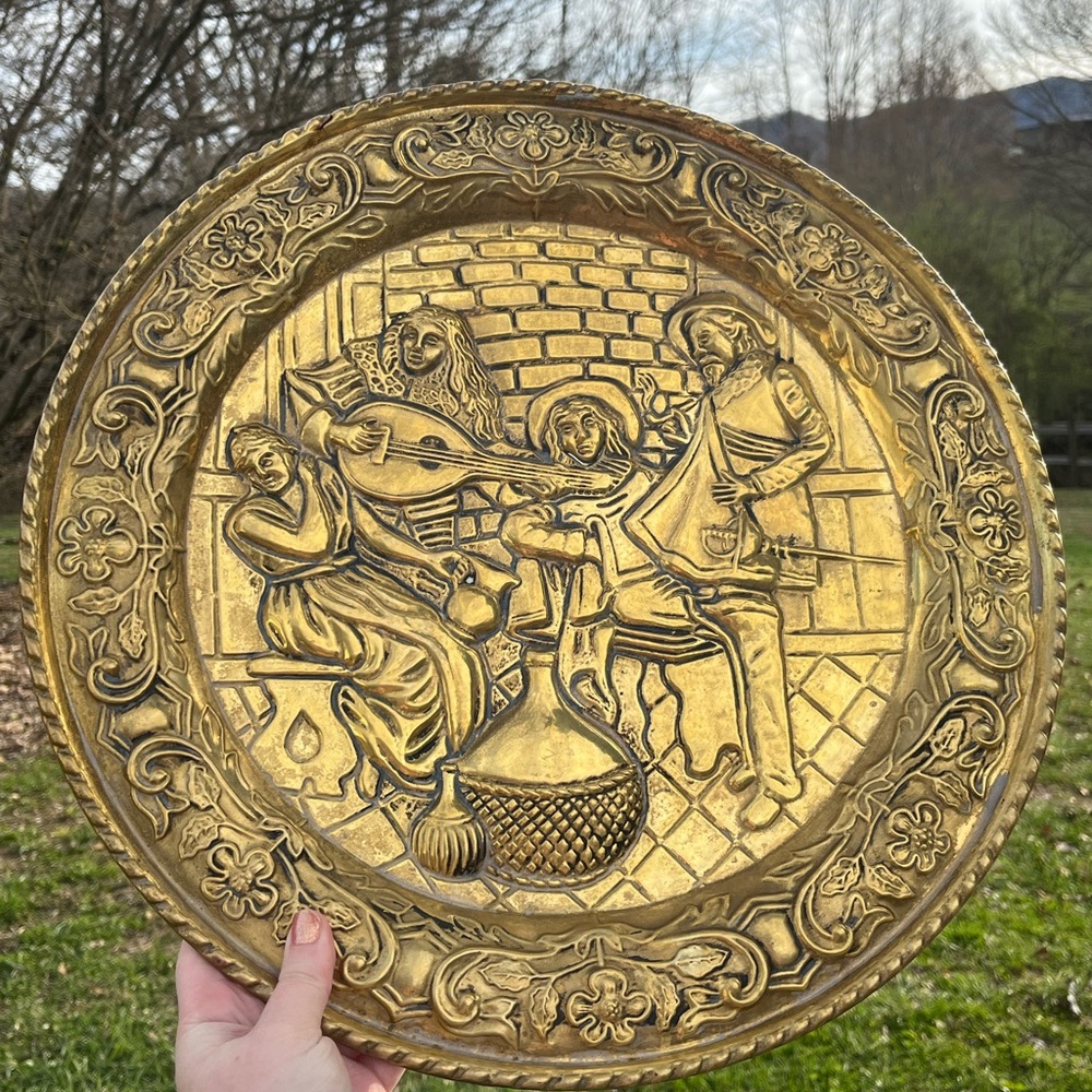 Ornate Round Gold Decorative Wall Plaque